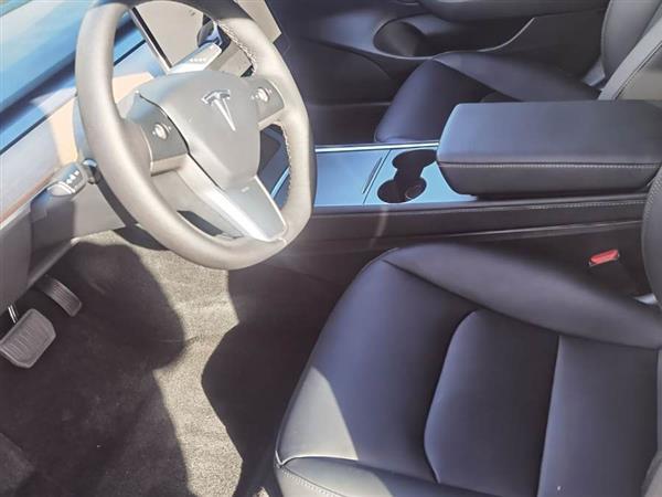 Model 3 2022款 后轮驱动版