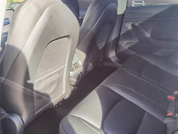 Model 3 2022款 后轮驱动版
