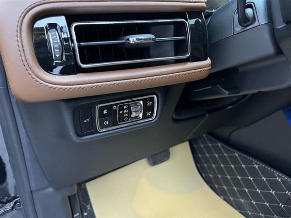 飞行家 2023款 3.0T V6 四驱尊雅巡航版 六座