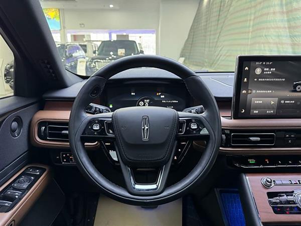 飞行家 2023款 3.0T V6 四驱尊雅巡航版 六座