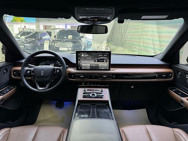 飞行家 2023款 3.0T V6 四驱尊雅巡航版 六座