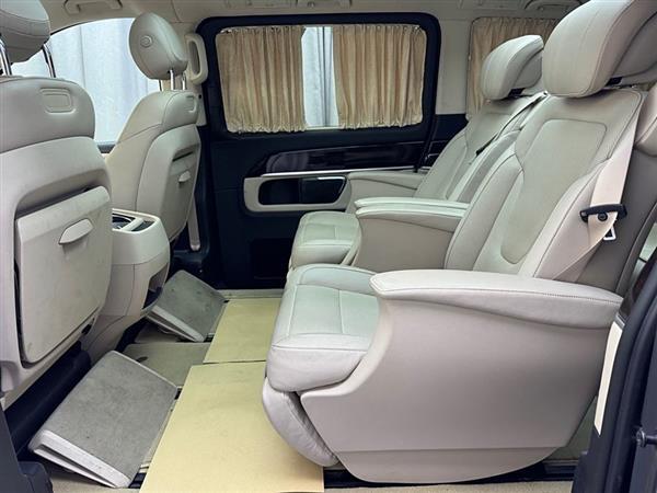 奔驰V级 2018款 V 260 L 尊贵加长版 国V