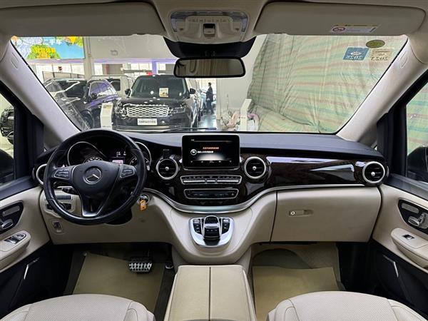 奔驰V级 2018款 V 260 L 尊贵加长版 国V