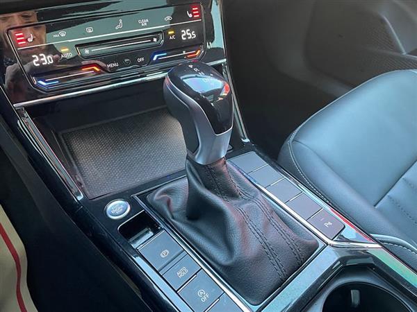 帕萨特 2023款 330TSI 精英版