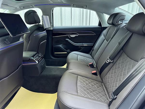 奥迪A8 2024款 A8L 55 TFSI quattro 旗舰型