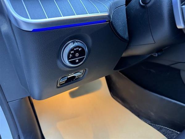 奔驰C级 2023款 C 260 L 运动版