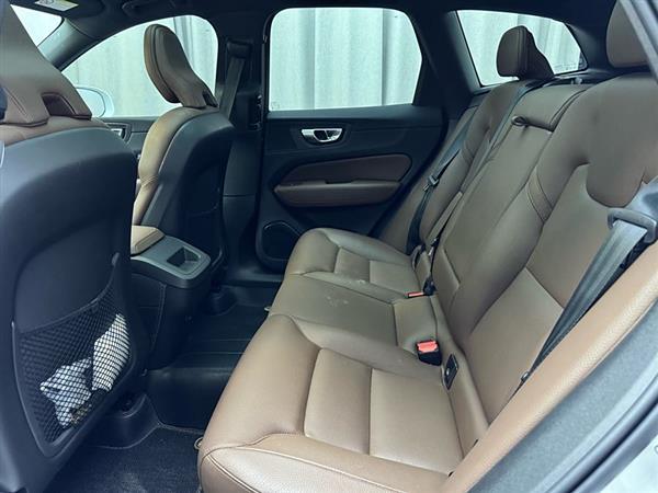 沃尔沃XC60 2024款 B5 四驱智逸豪华版