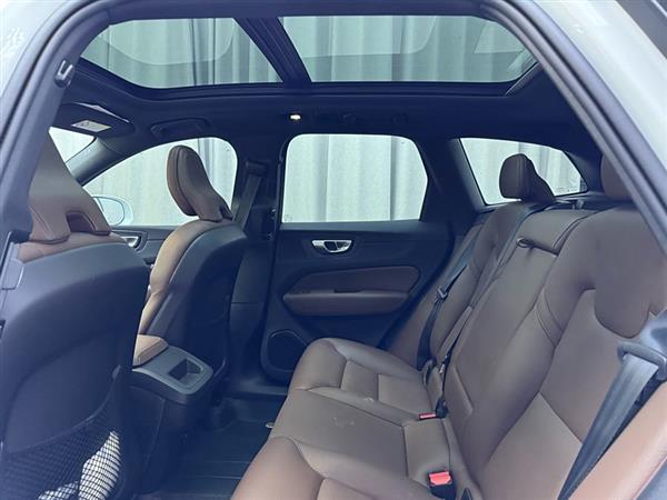 沃尔沃XC60 2024款 B5 四驱智逸豪华版