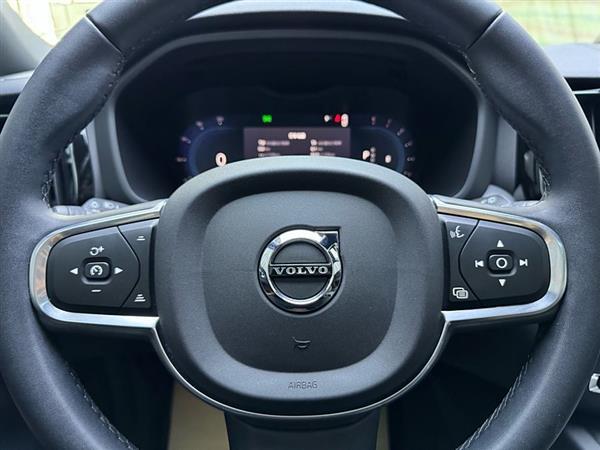 沃尔沃XC60 2024款 B5 四驱智逸豪华版