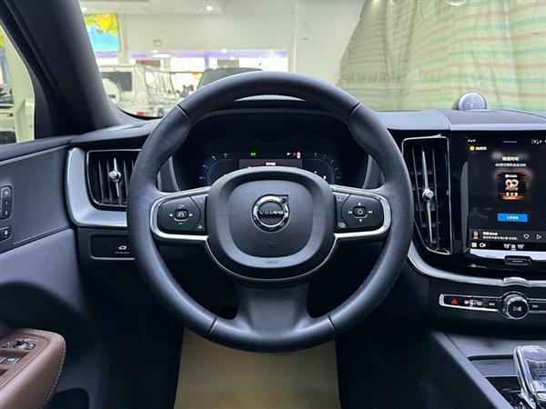 沃尔沃XC60 2024款 B5 四驱智逸豪华版