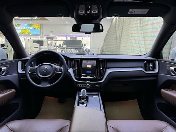 沃尔沃XC60 2024款 B5 四驱智逸豪华版