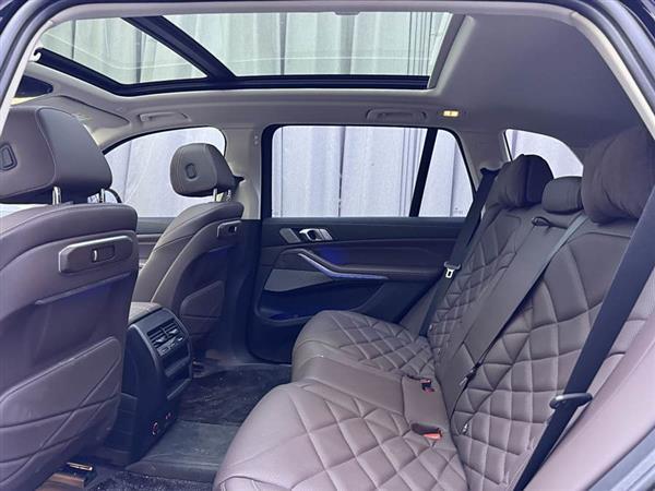 宝马X5 2023款 xDrive 30Li 尊享型M运动曜夜套装