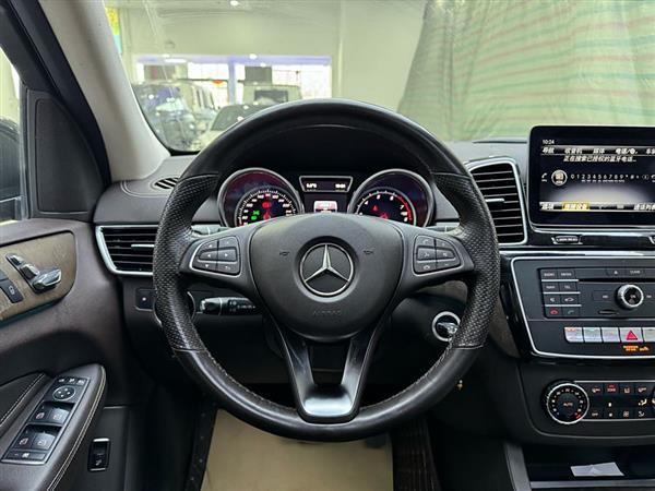 奔驰GLE 2018款 GLE 320 4MATIC 动感型臻藏版