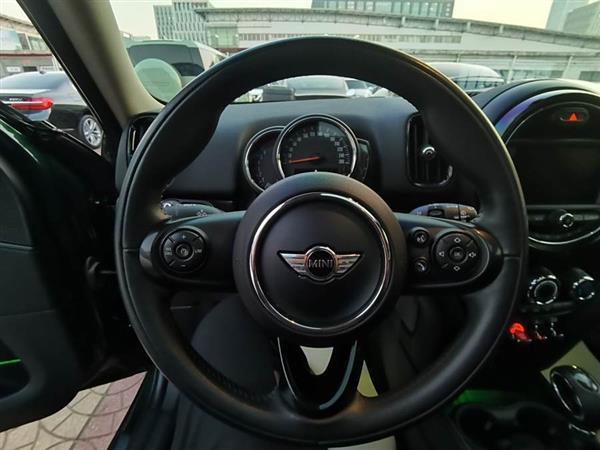 MINI COUNTRYMAN 2017款 1.5T COOPER ALL4 非常假日版 英伦绿