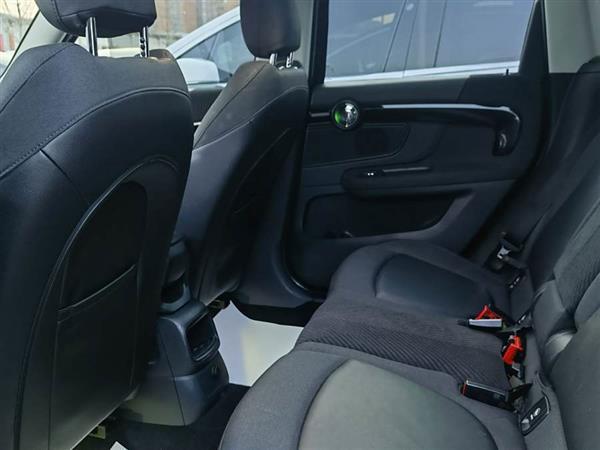 MINI COUNTRYMAN 2017款 1.5T COOPER ALL4 非常假日版 英伦绿