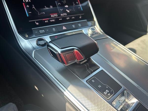 奥迪A6L 2021款 45 TFSI quattro 臻选动感型