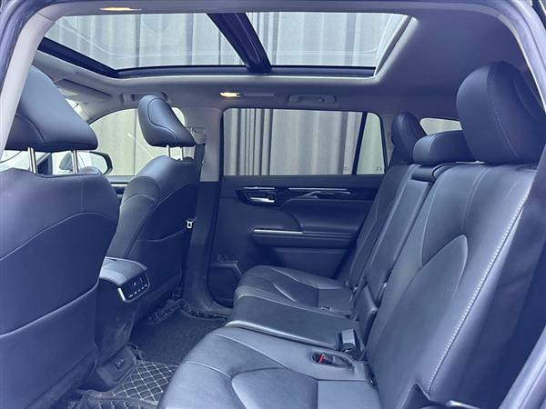 汉兰达 2022款 双擎 2.5L 两驱尊贵版 7座