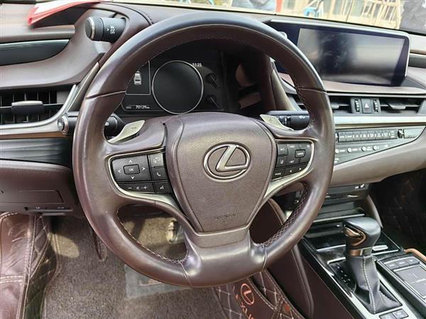 雷克萨斯ES 2018款 300h 卓越版 国V