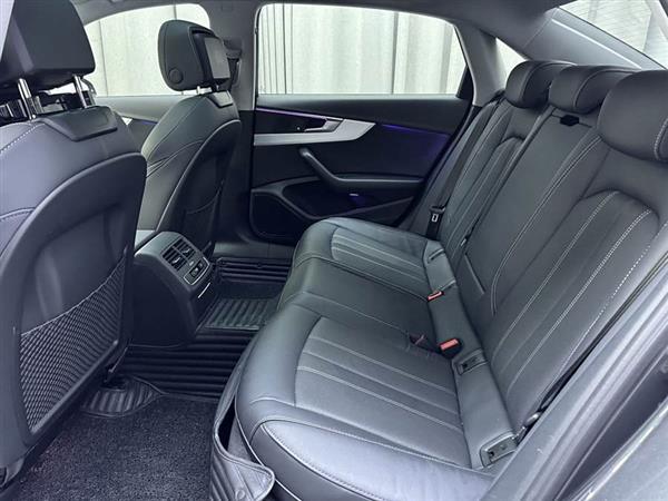 奥迪A4L 2022款 40 TFSI 豪华动感型