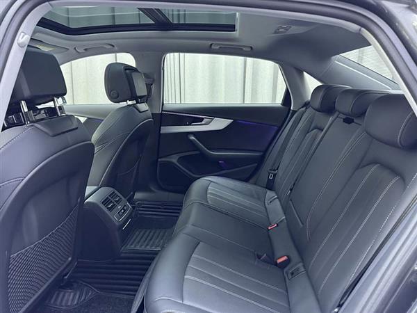 奥迪A4L 2022款 40 TFSI 豪华动感型