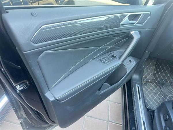 途观L 2023款 330TSI 自动两驱R-Line越享版