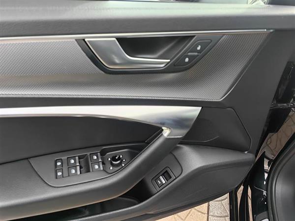 奥迪A6L 2021款 45 TFSI quattro 臻选动感型