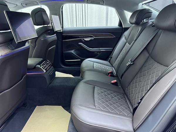 奥迪A8 2024款 A8L 55 TFSI quattro 旗舰型