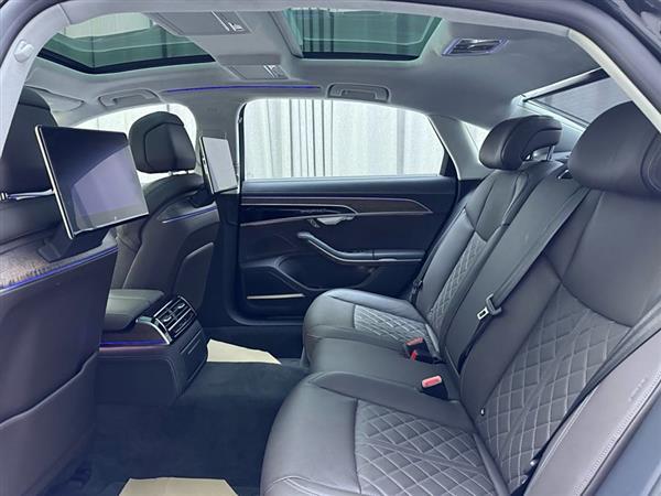 奥迪A8 2024款 A8L 55 TFSI quattro 旗舰型