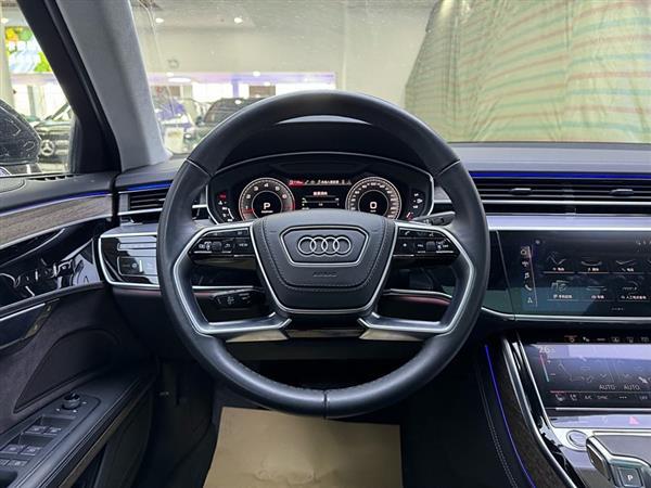 奥迪A8 2024款 A8L 55 TFSI quattro 旗舰型