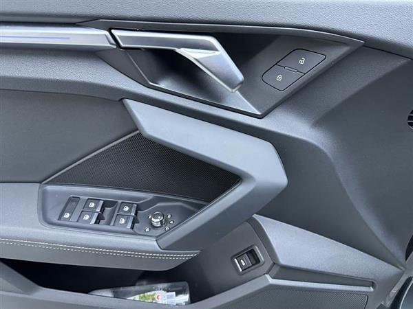 奥迪A3 2024款 Sportback 35 TFSI RS套件燃速型