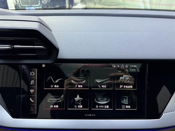 奥迪A3 2024款 Sportback 35 TFSI RS套件燃速型