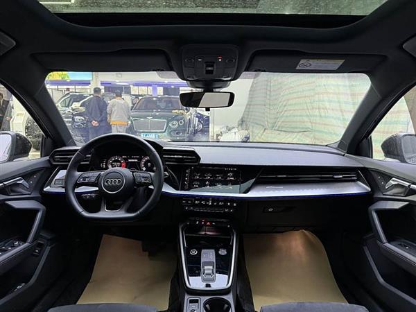 奥迪A3 2024款 Sportback 35 TFSI RS套件燃速型