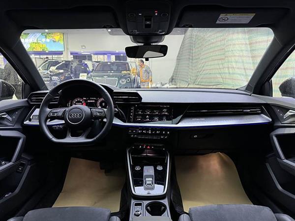 奥迪A3 2024款 Sportback 35 TFSI RS套件燃速型