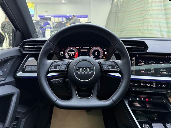 奥迪A3 2024款 Sportback 35 TFSI RS套件燃速型