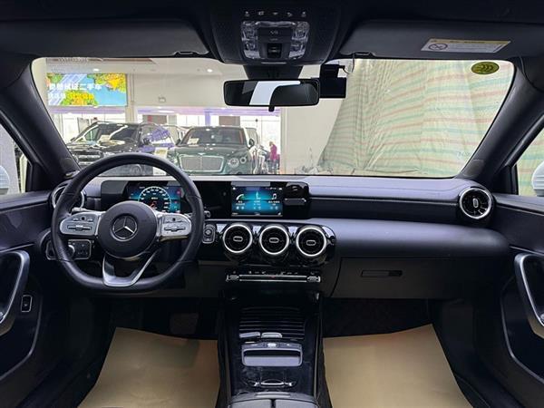 奔驰A级 2020款 A 180 L 运动轿车