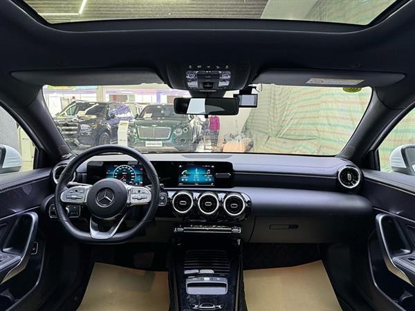 奔驰A级 2020款 A 180 L 运动轿车