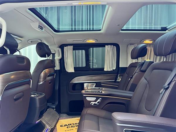 奔驰V级 2022款 V 260 L 长轴距尊贵版