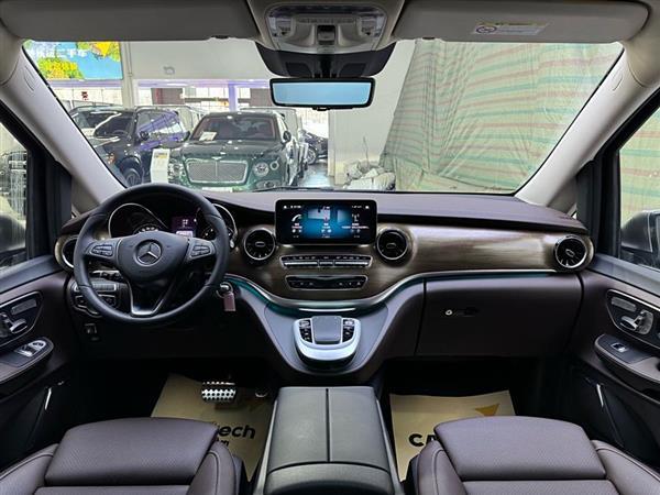 奔驰V级 2022款 V 260 L 长轴距尊贵版