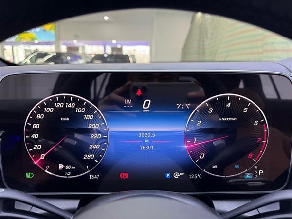 奔驰GLC 2024款 GLC 260 L 4MATIC 豪华型 7座
