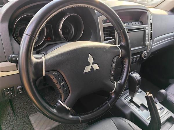 帕杰罗(进口) 2015款 3.0L 自动精英超越版 国IV