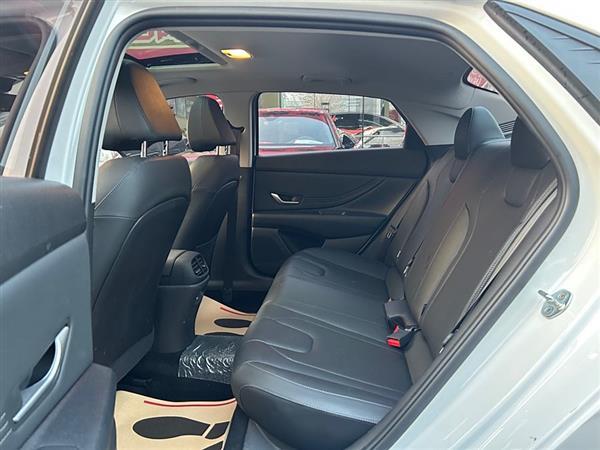 伊兰特 2023款 1.5L CVT LUX尊贵版