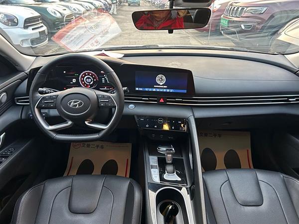 伊兰特 2023款 1.5L CVT LUX尊贵版