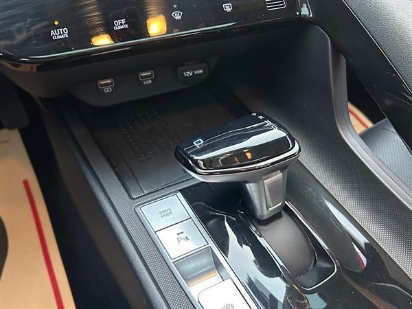伊兰特 2023款 1.5L CVT LUX尊贵版