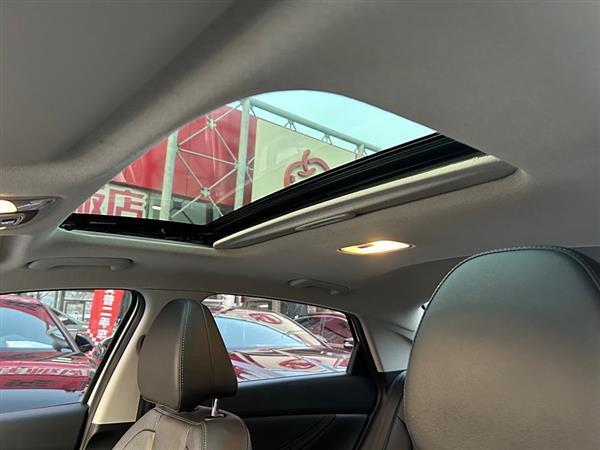 伊兰特 2023款 1.5L CVT LUX尊贵版