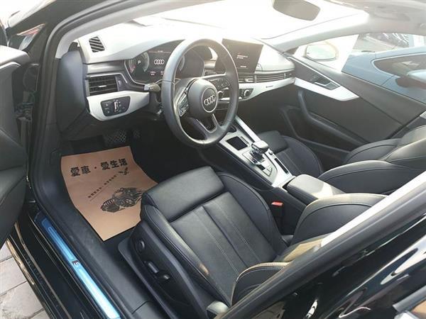 奥迪A4L 2020款 40 TFSI quattro 豪华动感型