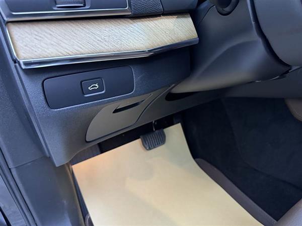 沃尔沃XC90 2023款 B5 智行豪华版 5座