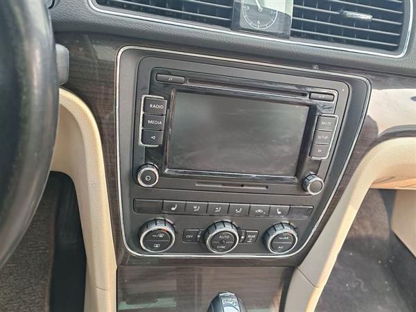 帕萨特 2013款 1.8TSI DSG御尊版