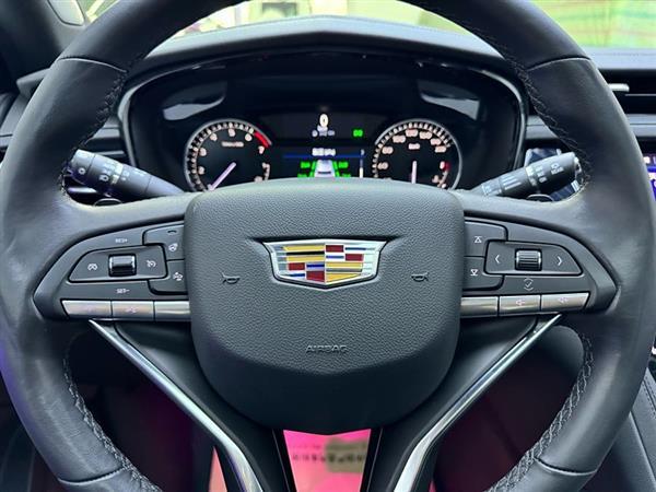 凯迪拉克XT6 2022款 2.0T 六座四驱豪华型