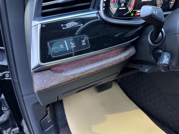 奥迪Q7 2021款 45 TFSI quattro S line运动型