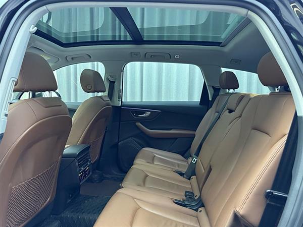 奥迪Q7 2021款 45 TFSI quattro S line运动型